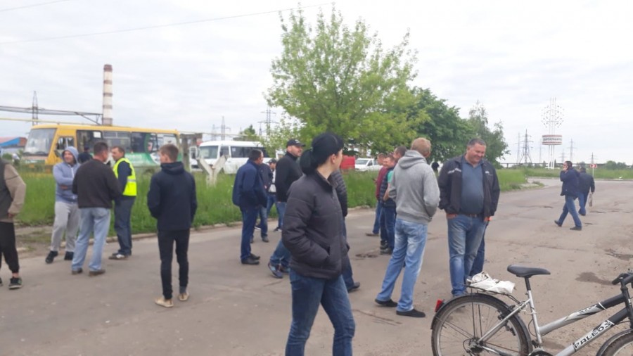 1 червня жителі села Верхня знову перекрили дорогу, вимагаючи ремонту