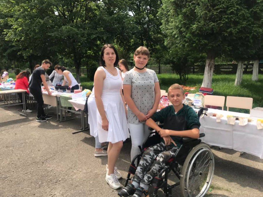 Володя Базюк вірить, що стане на ноги і буде ходити вільно | Фото: Наталія Захарова