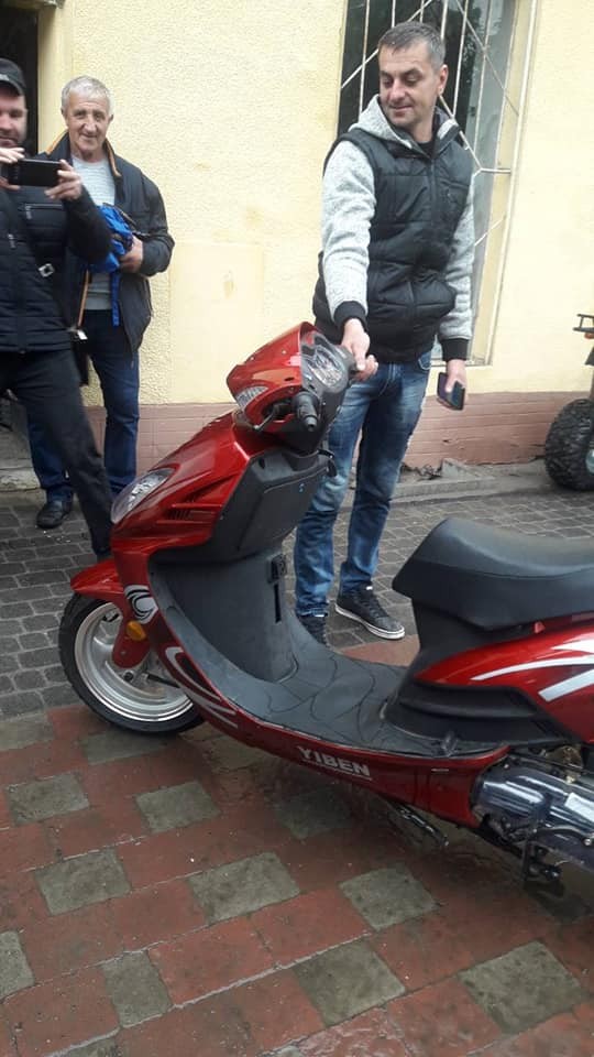 Староста села Болохів разом із ініціативною групою придбав скутер для фельдшера місцевого ФАПу