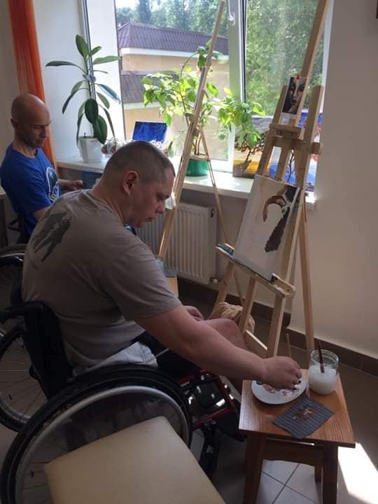 Заняття з арттерапії допомагає ветеранам АТО поліпшувати психоемоційний стан | Фото: Аліна Оборська