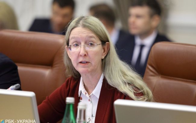 Уляна Супрун зазначила, що Діючою речовиною антиперспірантів найчастіше є сіль алюмінію. Під час контакту з потом вони б