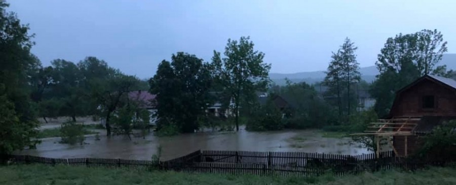 Ілюстрація. Загрози населенню немає. Вода з дорожнього покриття зійшла, рівень в потічку поступово спадає