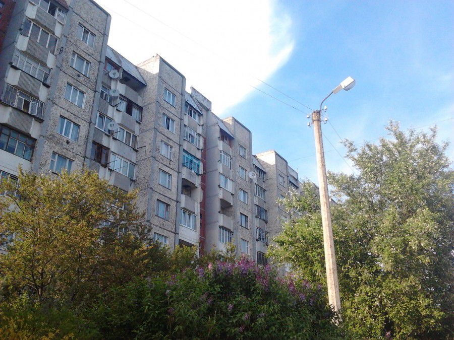 Неприватизовані квартири та нежитлові приміщення комунальної власності в багатоповерхівках передають на баланс управлінн