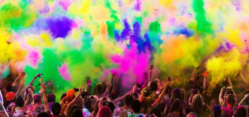 Холі &ndash; одне з найяскравіших свят в світі, його також називають фестивалем фарб за строкатість і насиченість кольор