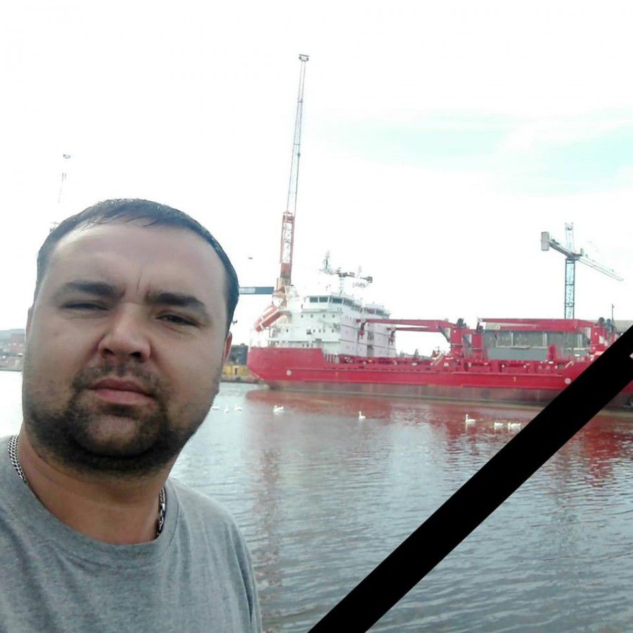 Загиблий &mdash; 1988 року народження, одружений, має неповнолітніх дітей. Працював пожежником