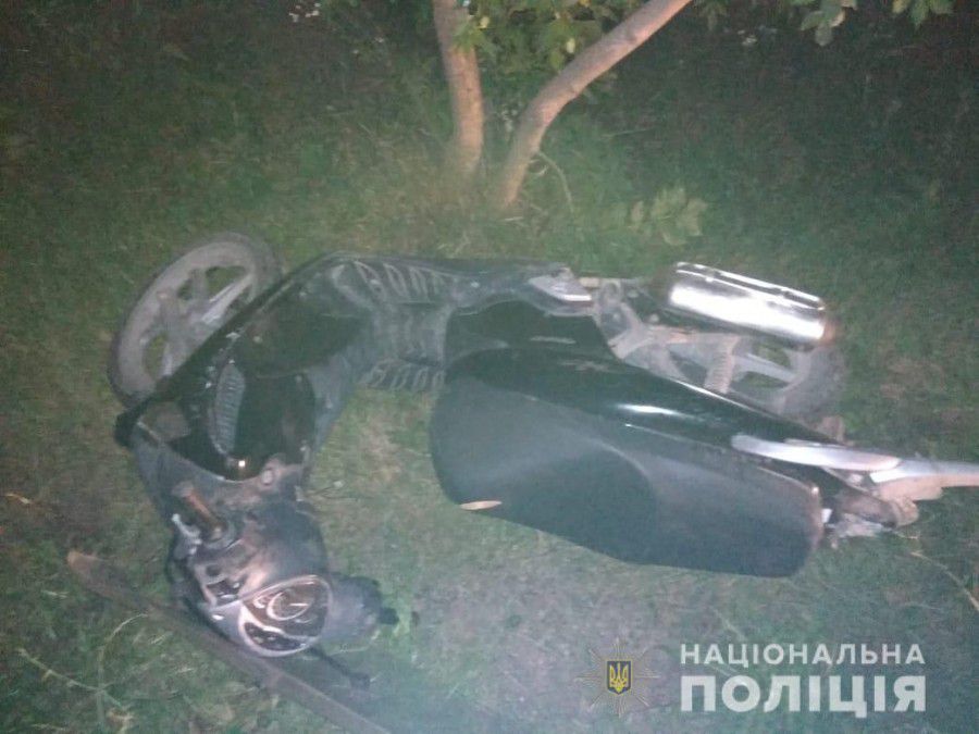 Правоохоронці встановлюють свідків події та всі обставини дорожньо-транспортної пригоди.