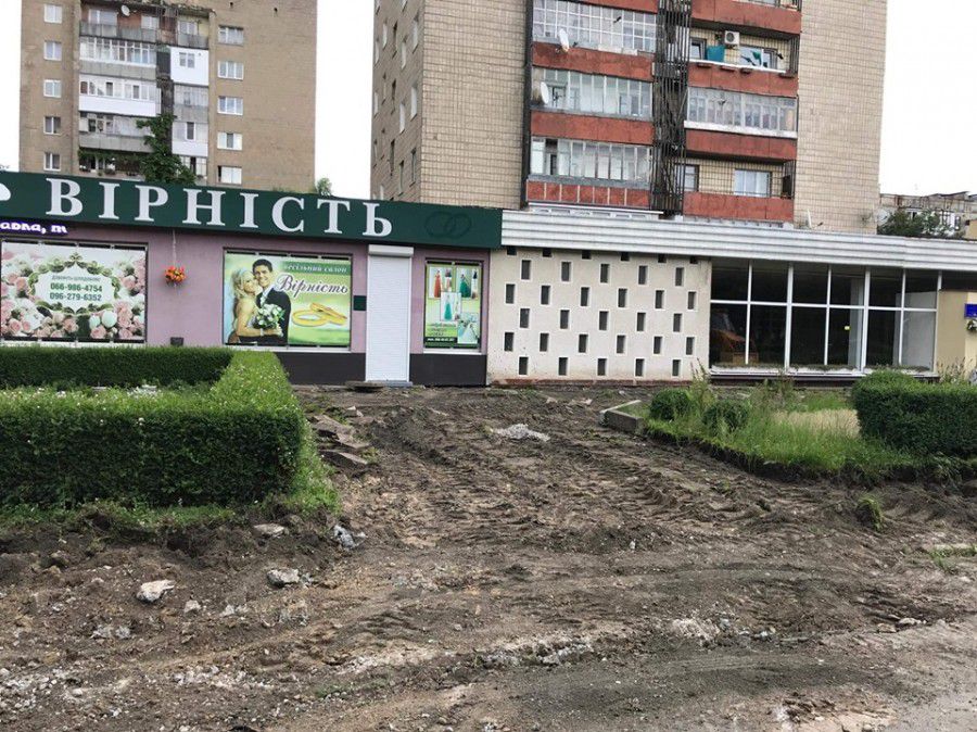 Зараз по вулиці Б. Хмельницького тривають будівельні роботи. | Фото: із соцмережі