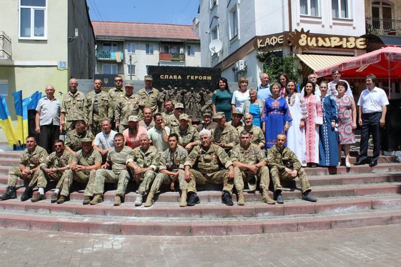 Оновлений пам'ятний знак освятили на День молоді.