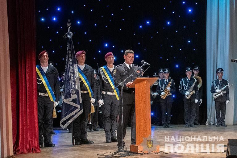 Четверту річницю Національної поліції України відзначили в приміщенні Івано-Франківської обласної філармонії.