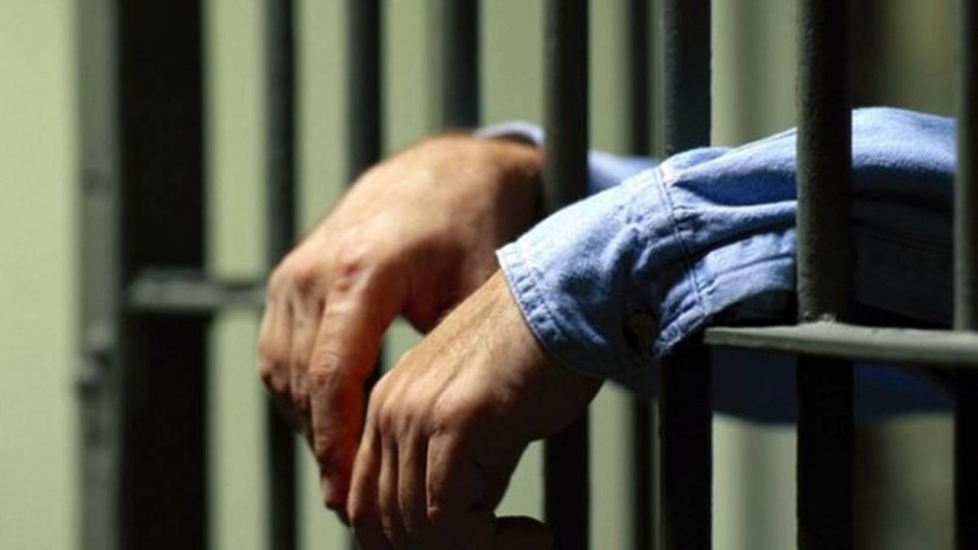 Ілюстрація. Чоловіка підозрюють у розбещенні двох неповнолітніх дівчаток.