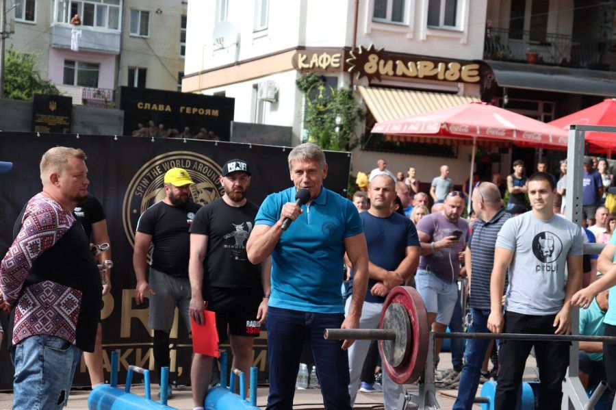 Міністр енергетики та вугільної промисловості Ігор Насалик 11 разів без особливих зусиль витиснув від грудей 90 кілограм