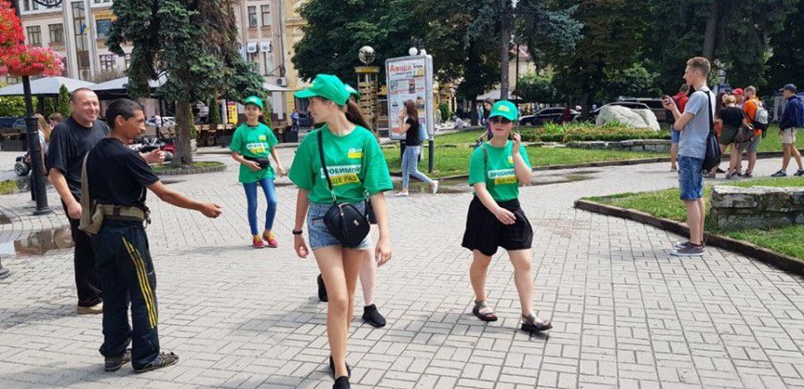  Якщо політична партія вирішує залучати до своєї діяльності неповнолітніх, вона обов&rsquo;язково повинна отримати згоду