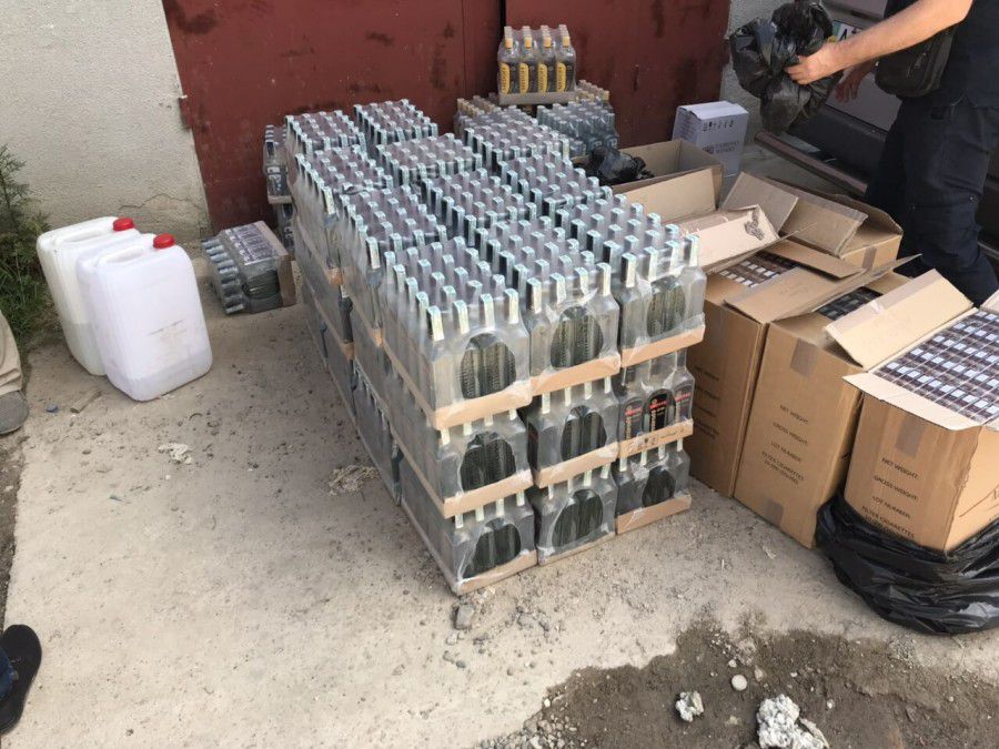 Підроблено алкоголь та цигарки на приблизну суму 200 тисяч гривень.