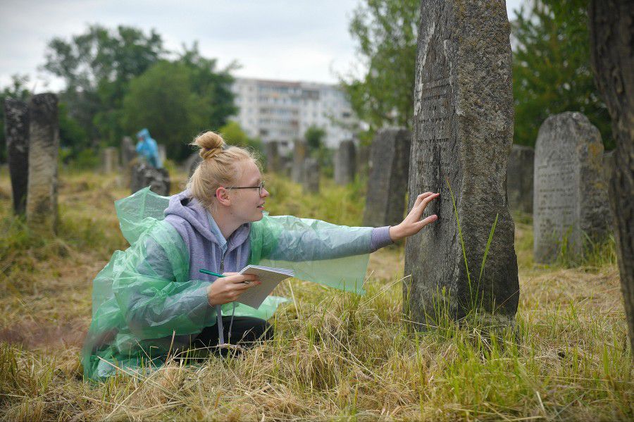 Є вірогідність того, що в Калуші інший цвинтар &ndash; більш старий, кажуть науковці | Фото: Михайло Слободяник 
