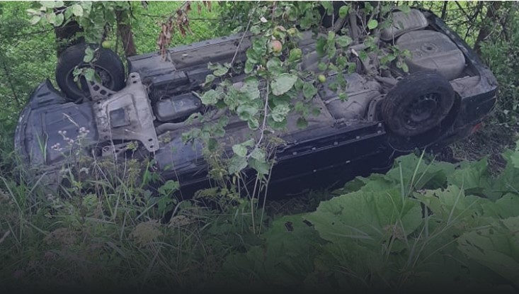 Водій самостійно вибрався із салону авто після аварії. | Фото: "Курс"