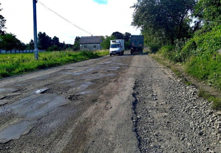 У селі Верхня досі не вирішена проблема бездоріжжя. 