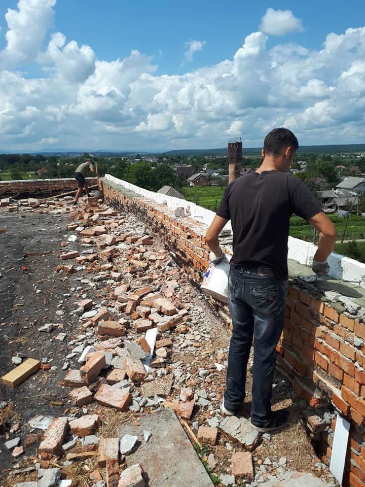 У селі Голинь Калуського району розпочалися будівельні роботи.