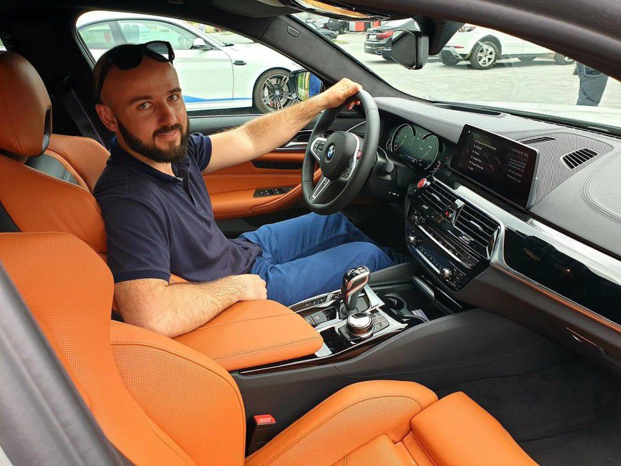 Акт прийому-передачі новий керівник поки що не підписав і зазначив, що спробує залучити за власні кошти незалежну аудито