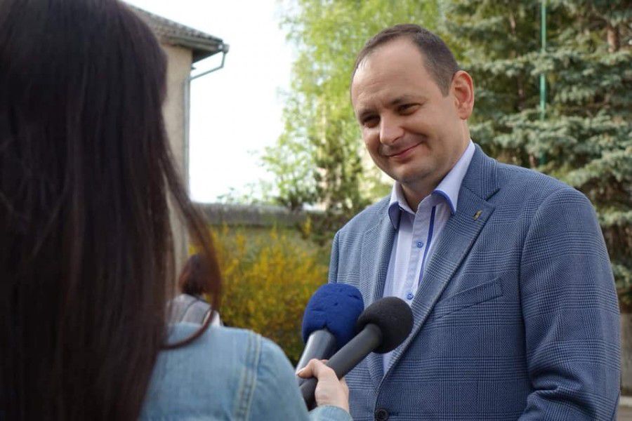Після спілкування зі спостерігачем ОПОРИ міський голова покинув межі виборчої дільниці