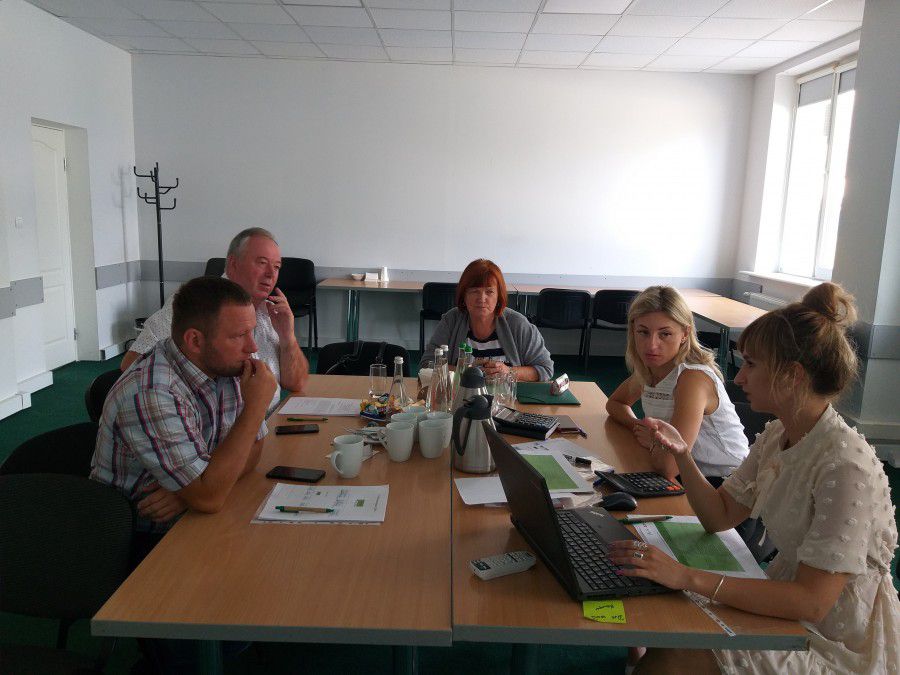 Під час розподілу коштів були враховані такі головні чинники, як наявність виробництва компанії на території тієї чи інш