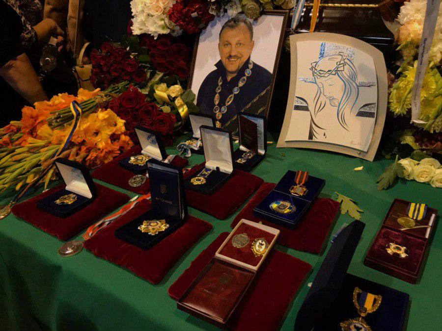 В Івано-Франківську розпочалася панахида за Романом Вірастюком. 