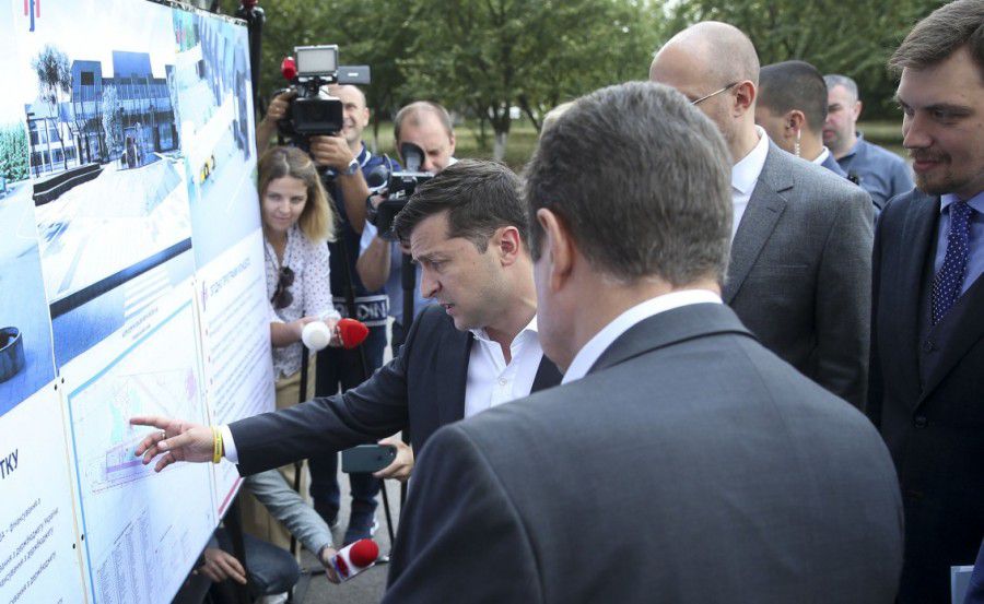 Глава держави закликав підписати інвестиційну угоду щодо залучення коштів для реконструкції аеропорту Івано-Франківська