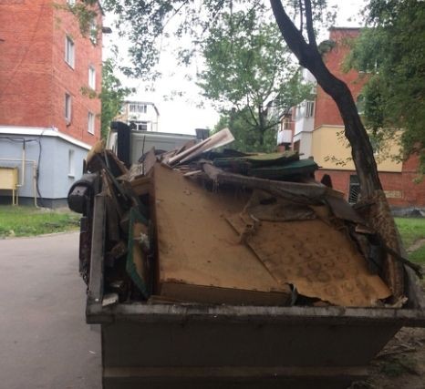 За три дні з Калуша вивезли близько 120 кубічних метрів великогабаритного сміття