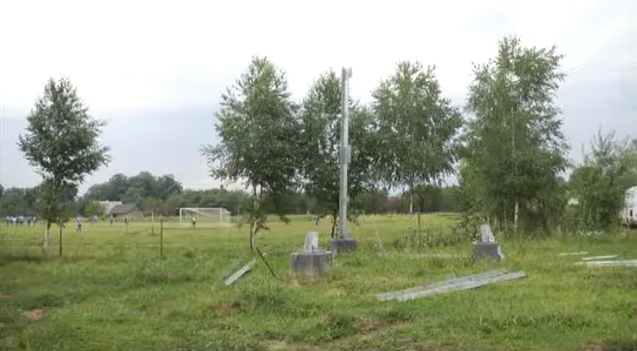 Голиняни вимагають, щоб мобільну вежу перенесли за межі населеного пункту.