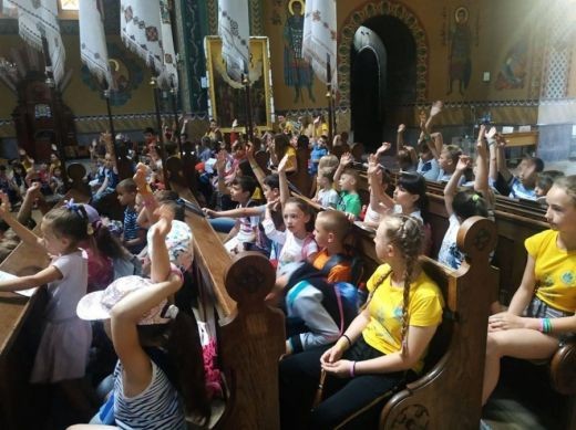 Кожен табірний день був насичений як духовною, так і культурною програмою, розпочинався з ранкової молитви та бансів.