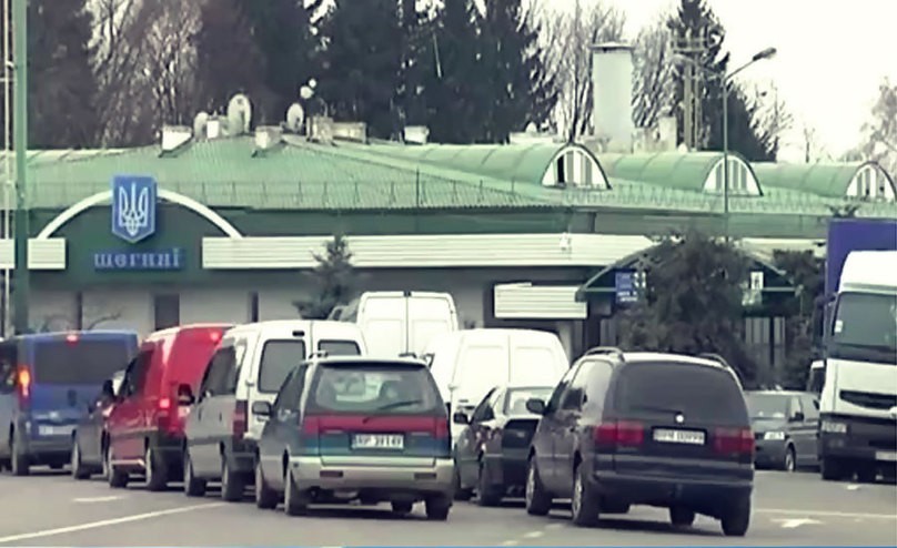 Ілюстрація. У пункті пропуску &laquo;Шегині&raquo; правоохоронці у салоні автобуса знайшли приховані товари.