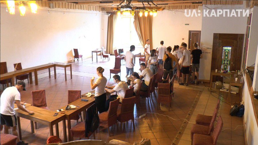 За час табору відбувалися лекції, проводилися оптичні, механічні, електричні та інші досліди.