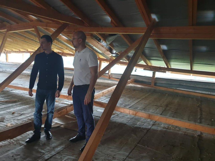 Деним Шмигаль побував на даху школи