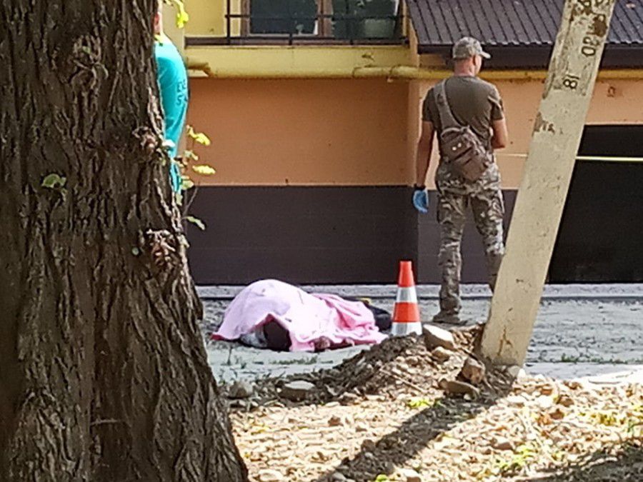 Чоловік, 1982 року народження, та жінка, 1983 року народження, загинули на місці події