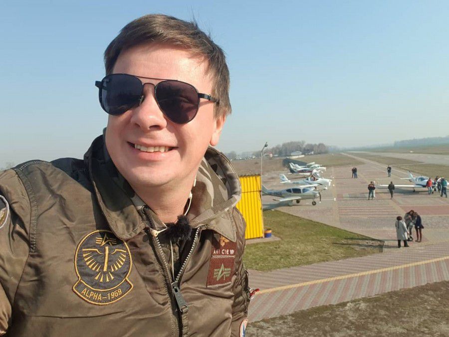 Дмитро Комаров пролетів по периметру всю Україну.
