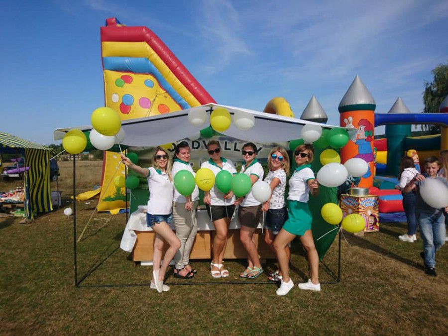 Працівники агрокомпанії організували дегустацію м&rsquo;ясних та ковбасних виробів для всіх гостей