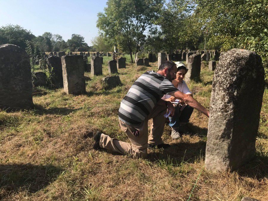 На калуському кладовищі поховані представники хасидських лідерів-цадиків | Фото: Ірина Кміть, "Вікна"