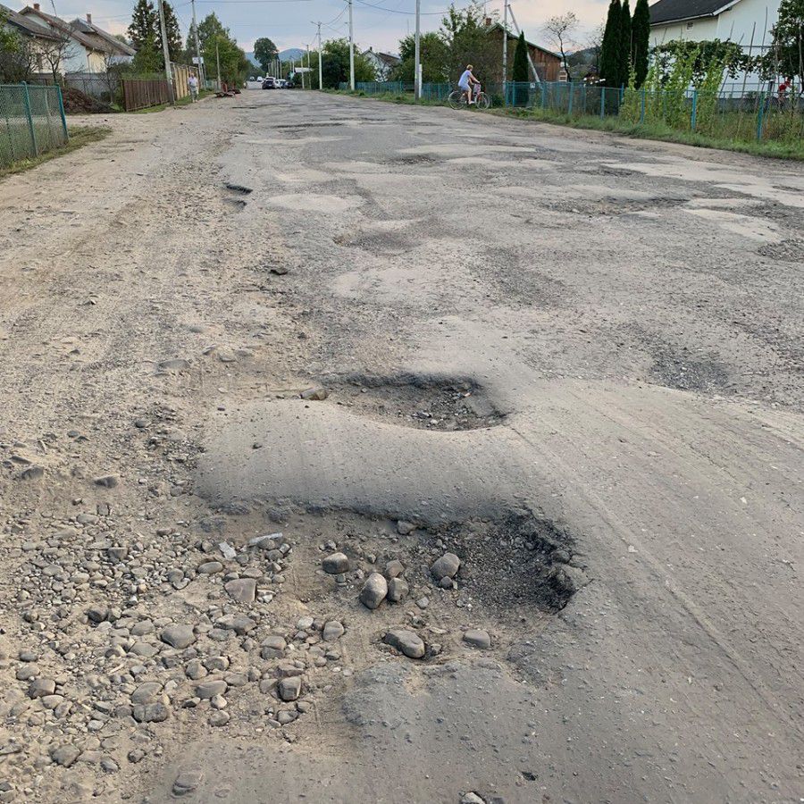 За підрахунком голови бюджетної комісії Калуської міської ради, на ремонт доріг міста 2020 року можна було б спрямувати 