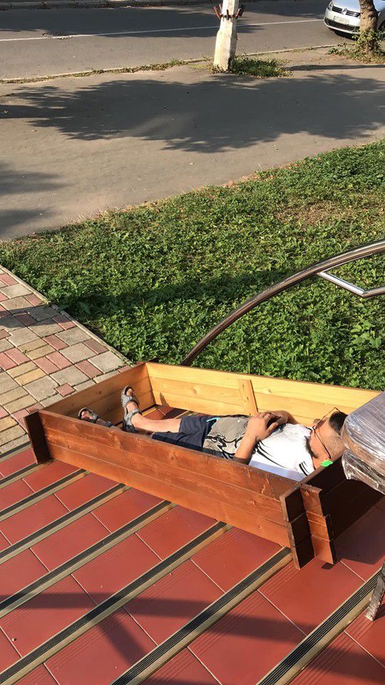 Калушани влаштували фотосесію у відкритому гробу