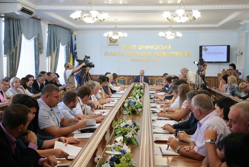 Понад 30% посад скоротять, працівників планують попередити за 2-3 місяці.