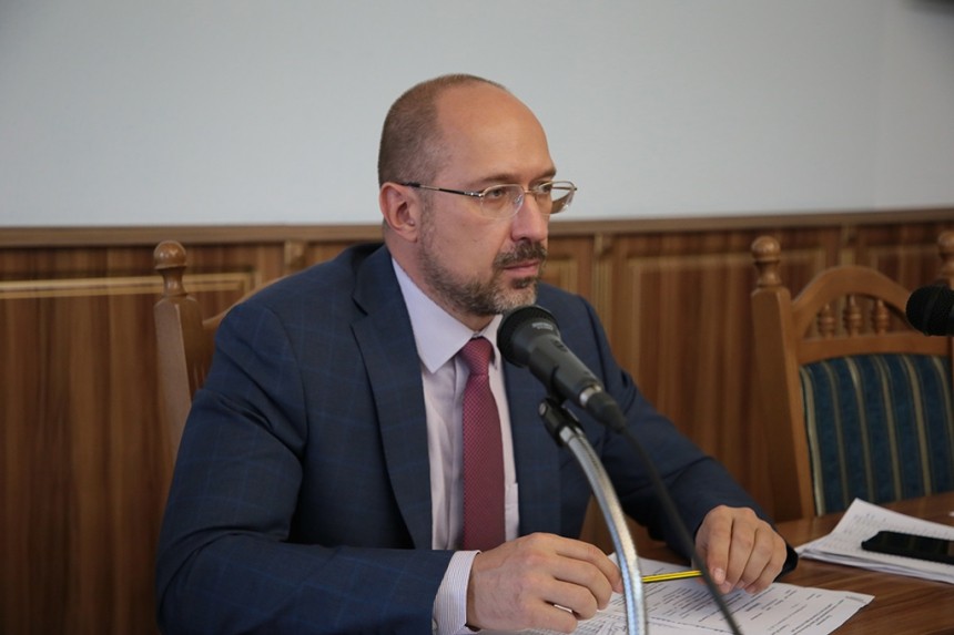 На нараді в голови ОДА йшлося і про скорочення штатної чисельності державних службовців у районних державних адміністрац