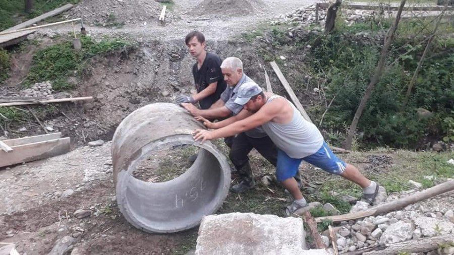 Мешканці Петранки будують новий міст