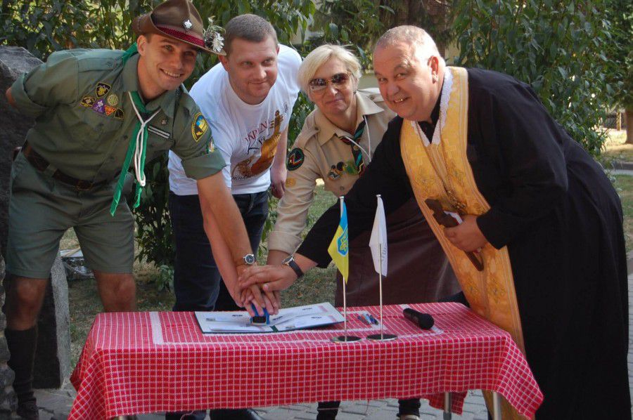 Біля пам&rsquo;ятника &laquo;Пластунам, що не зламали своїх присяг&raquo; провели погашення власної марки, яку було виго