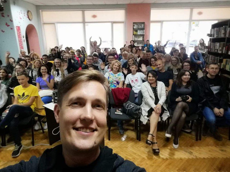 Герой нового роману Макса Кідрука підключений до комп&rsquo;ютерної програми, до якої приєднані сам письменник і його ко