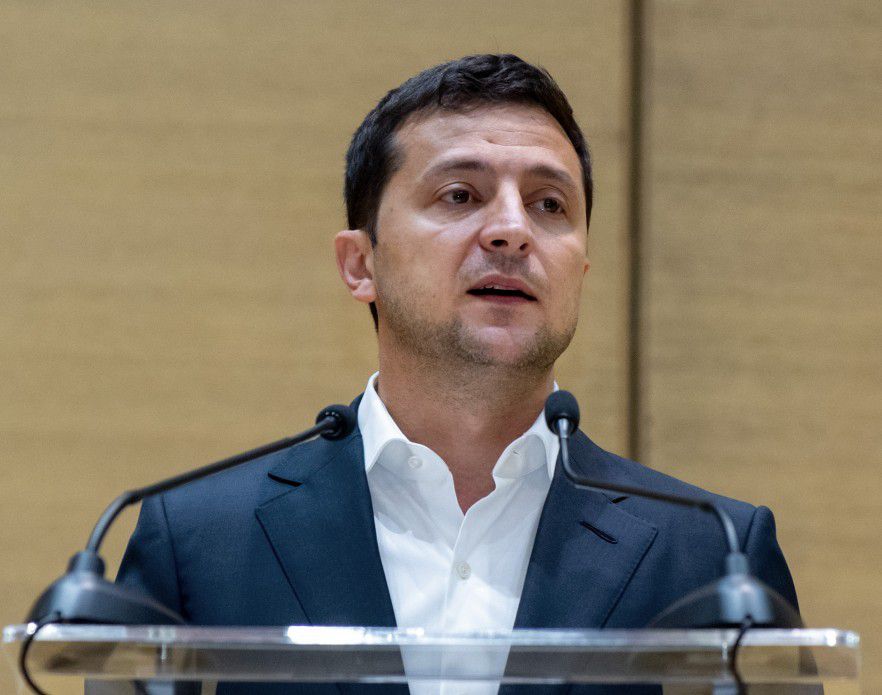 Глава держави підкреслив, що тему ринку землі слід обговорювати із суспільством, щоб розвіяти всі міфи та маніпуляції