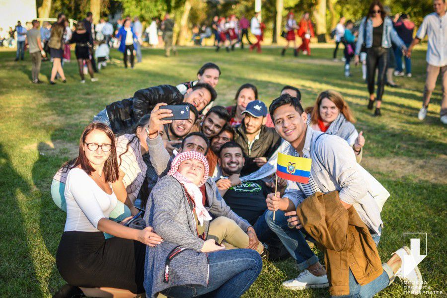 Цінність такого дійства &mdash; у пізнанні культури інших народів