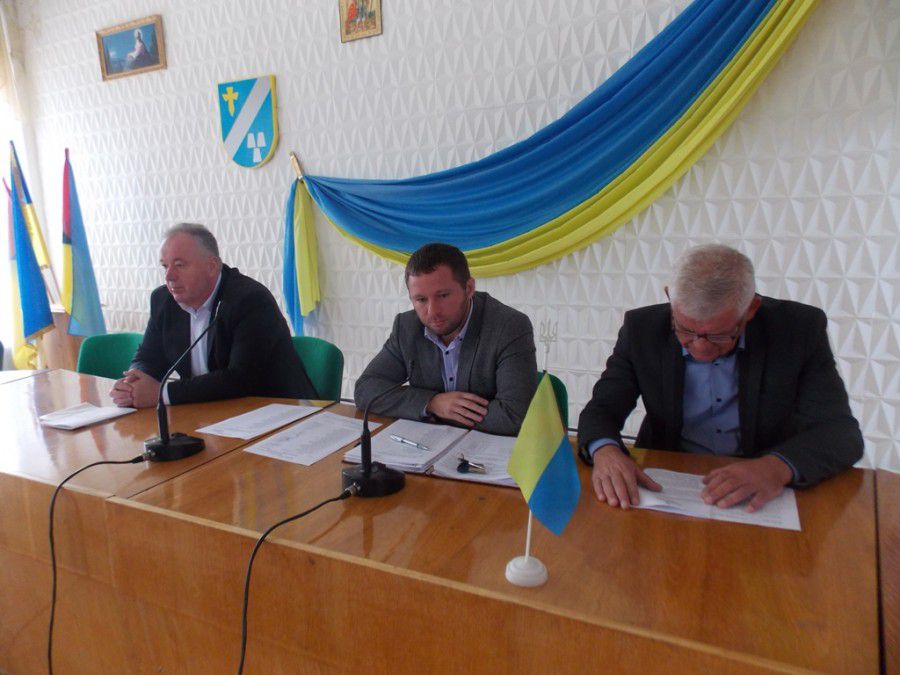 У роботі сесії взяли участь заступник голови РДА Любомир Білоус, депутат обласної ради Іван Данів, керівники установ та 