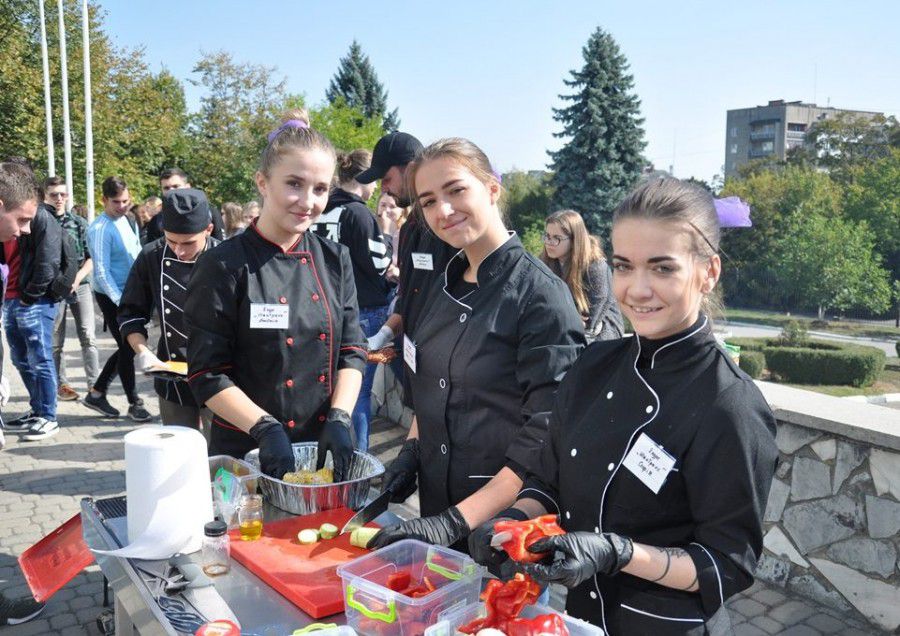 За результатами барбекю-батлу переможницею стала команда третьокурсників &ldquo;Гострі ножі&rdquo;