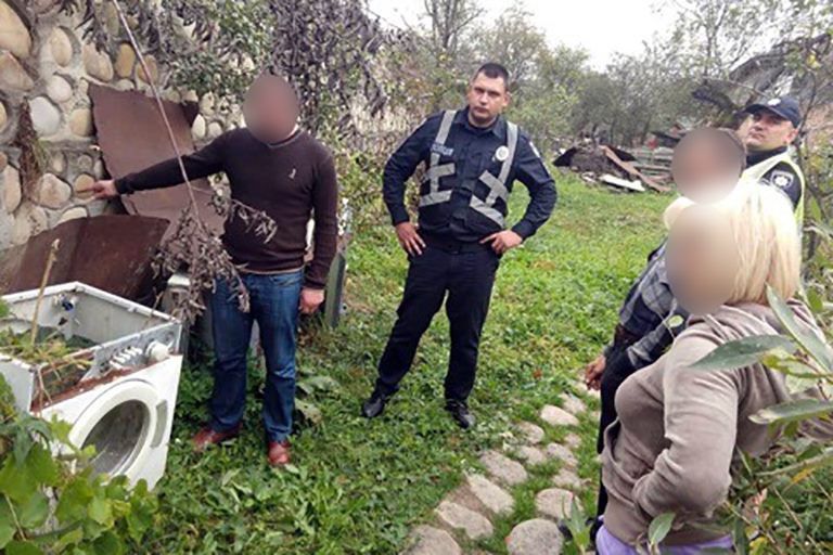 Грабіжник уже раніше притягався до кримінальної відповідальності за вчинення майнових злочинів.