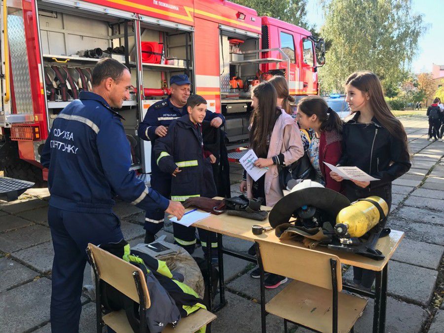 Калуські рятувальники взяли участь у проведенні профорієнтаційного заходу для дітей.