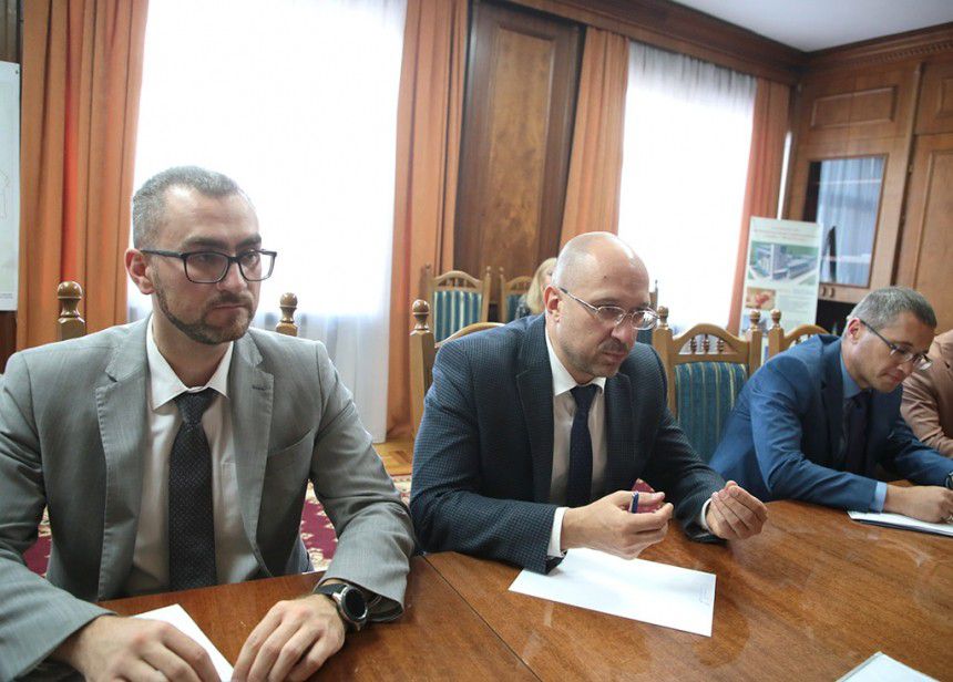 На зустрічі обговорили ситуацію, що склалася на Домбровському кар'єрі.